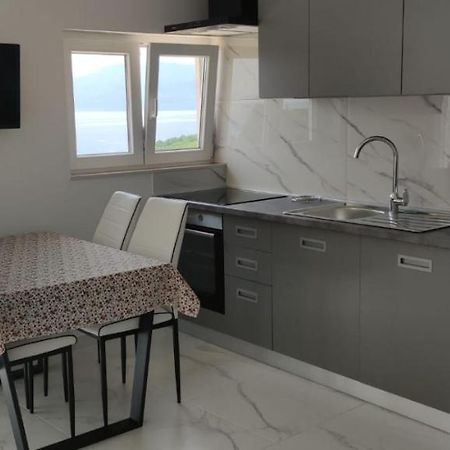 Apartments Inbox กอสเตรนา ภายนอก รูปภาพ