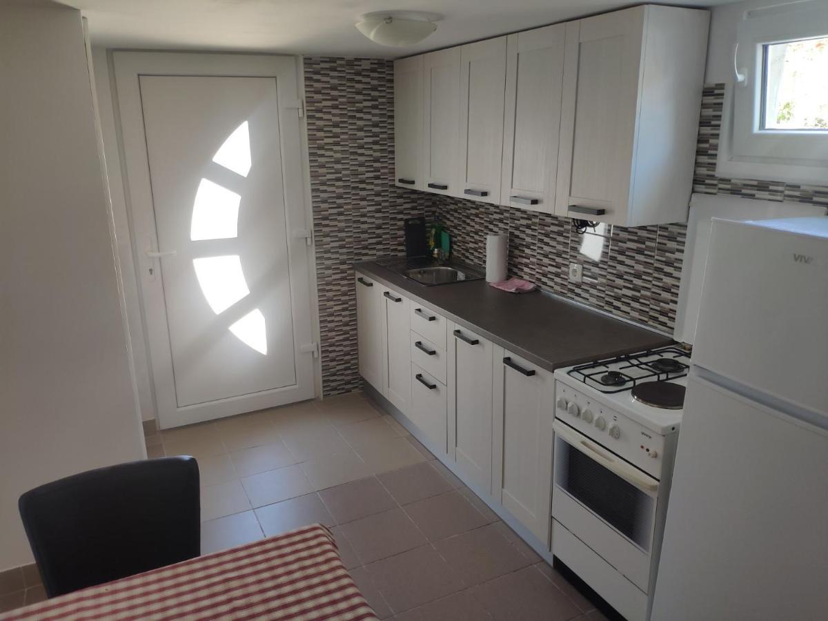 Apartments Inbox กอสเตรนา ภายนอก รูปภาพ