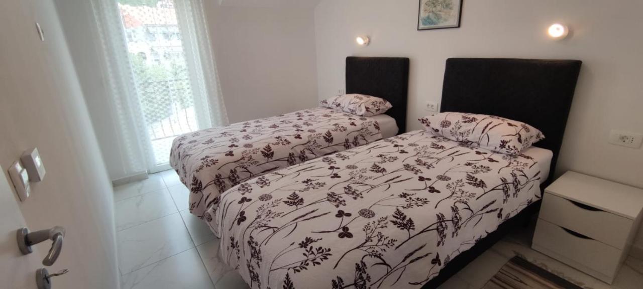 Apartments Inbox กอสเตรนา ภายนอก รูปภาพ