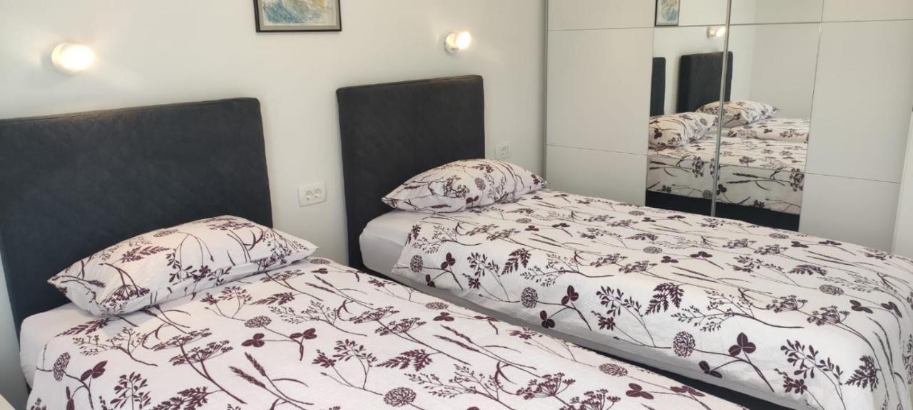 Apartments Inbox กอสเตรนา ภายนอก รูปภาพ