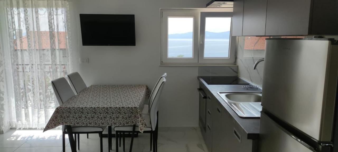 Apartments Inbox กอสเตรนา ภายนอก รูปภาพ