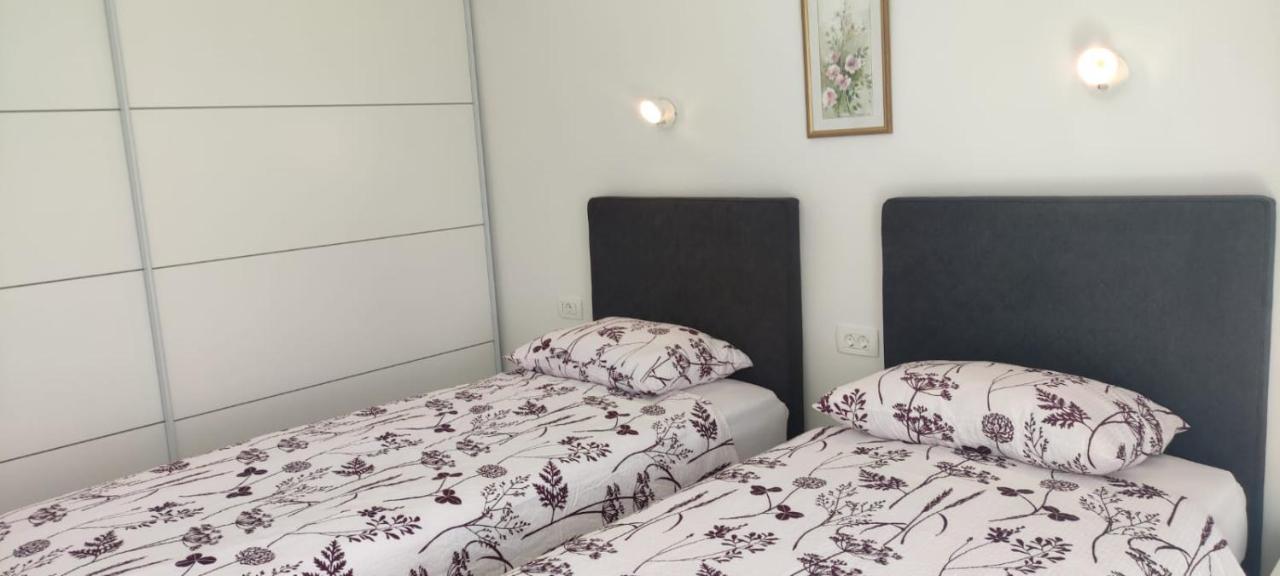 Apartments Inbox กอสเตรนา ภายนอก รูปภาพ