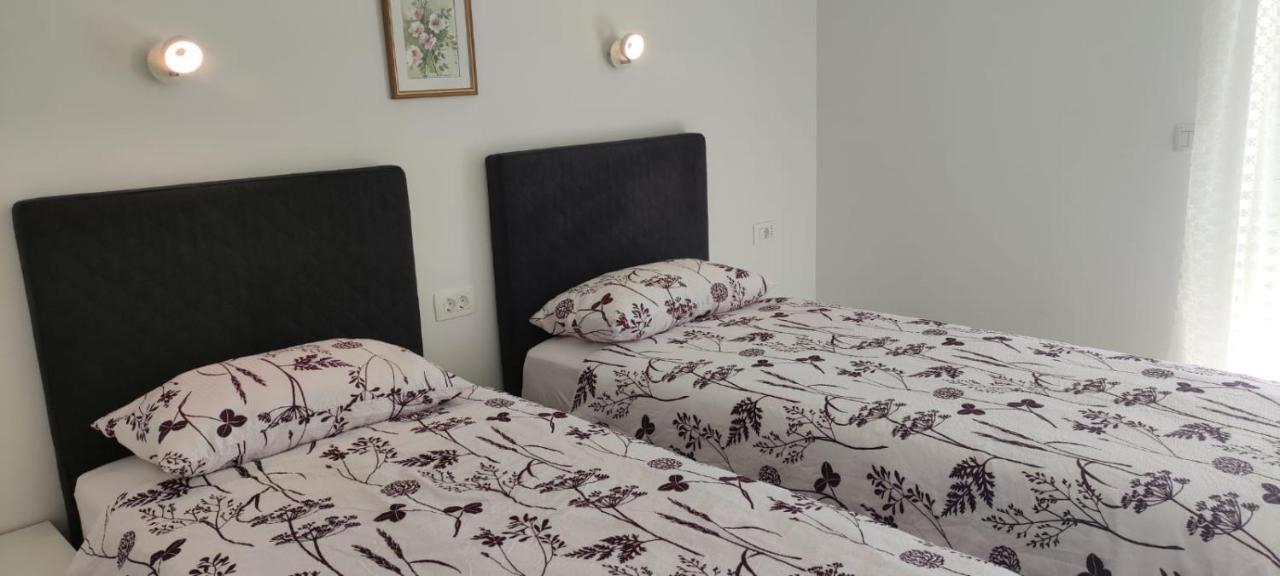 Apartments Inbox กอสเตรนา ภายนอก รูปภาพ