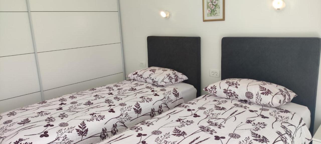 Apartments Inbox กอสเตรนา ภายนอก รูปภาพ